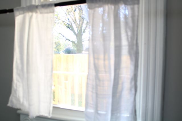 White bistro curtains in cunny window. Jacqueline's Textiles handwoven fabric in NOVA.